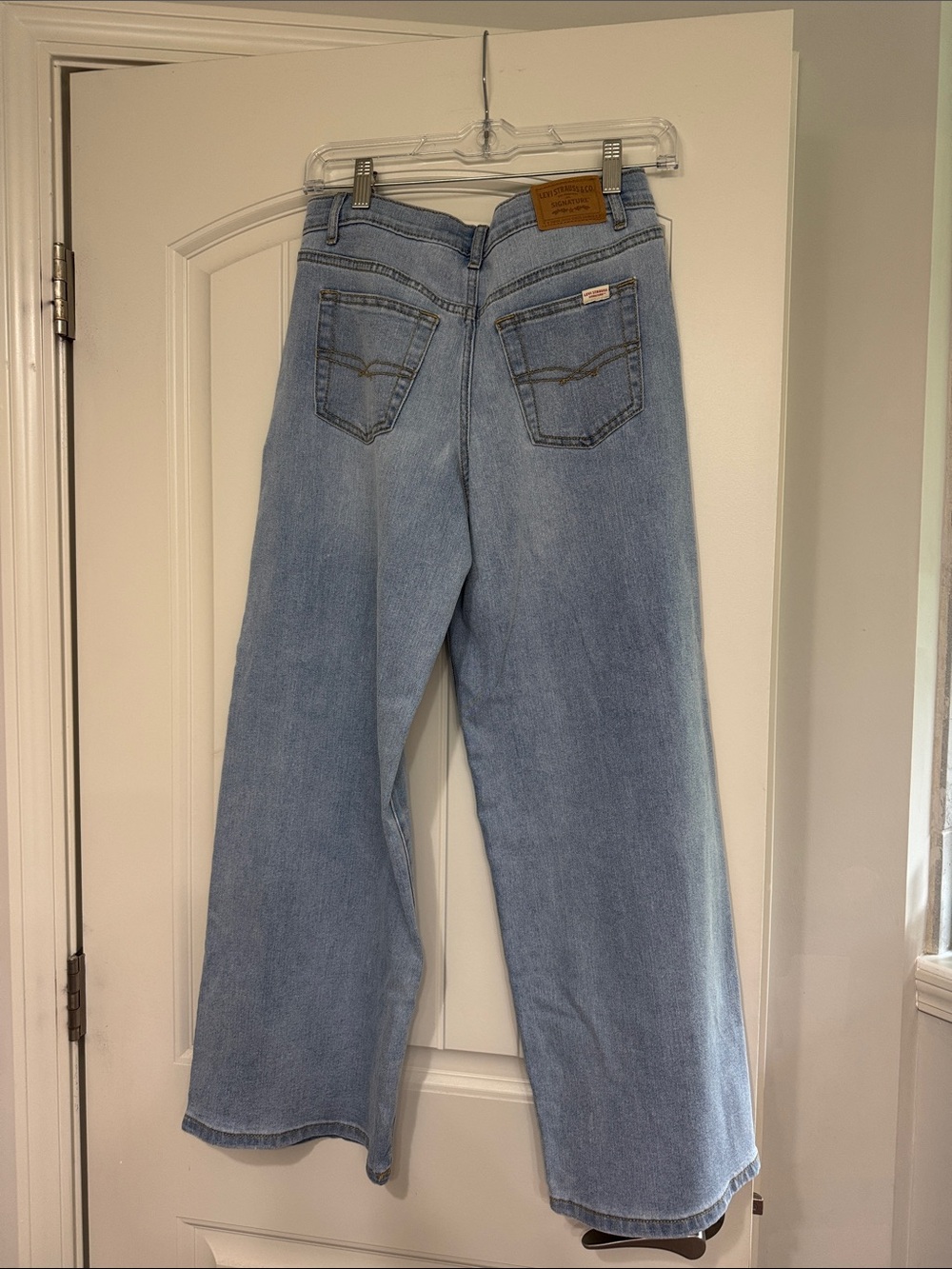 Levi Strauss Light Blue Wide-Leg Baggy Girl’s Jeans - Picture 4 of 7